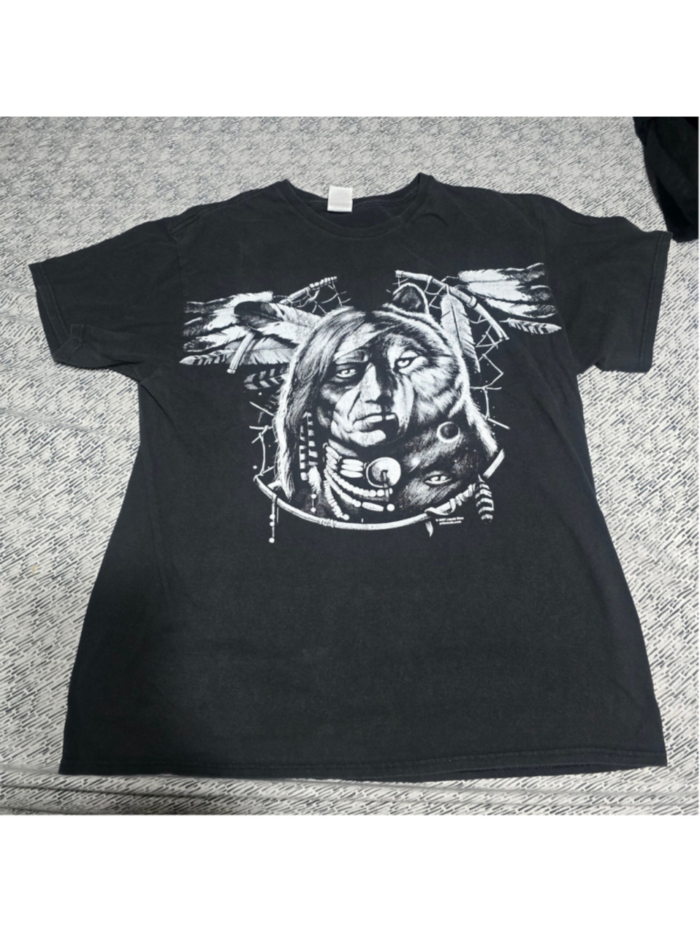 Men's Liquid Blue Graphic Tee Size L Black White Native American Wolf Print